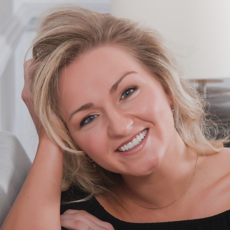 <?php echo Jen after getting front teeth gaps closed with porcelain veneers; ?>